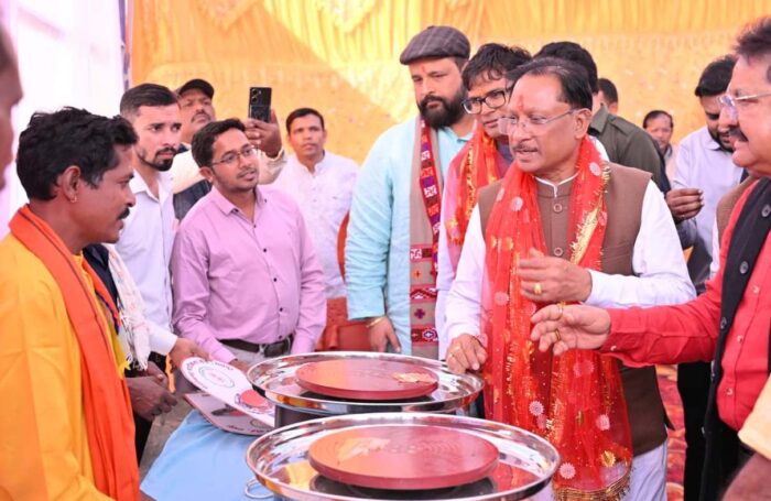 CM Vishnu: Glazing unit to be set up for artisans in Jashpur district, 100 electronic wheels distributed to potters