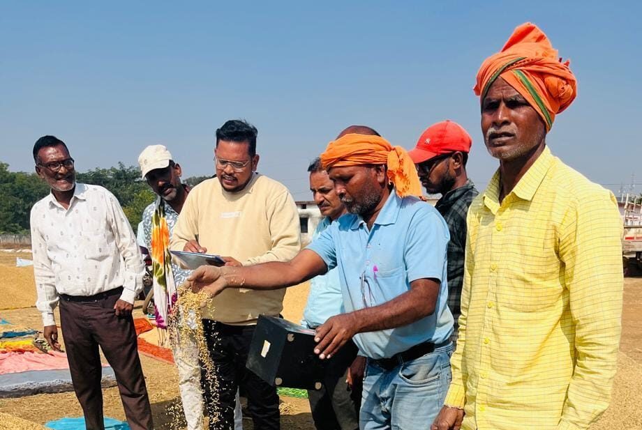 Paddy Purchasing: The effect of strict monitoring... Paddy procurement in Dhamtari is progressing rapidly, farmers are getting prompt payment.