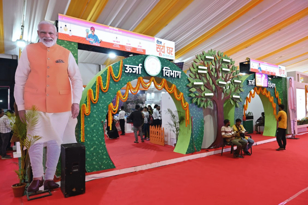 Rajyostav Chhattisgarh : ’ऊर्जा की धुरी छत्तीसगढ़’ की थीम पर बनी ऊर्जा विभाग की प्रदर्शनी, प्रधानमंत्री बिजली घर योजना पर विशेष रूचि