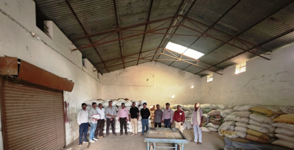 Paddy Seized : अवैध रूप से भंडारित 450 कट्टा धान जब्त, राजस्व एवं मंडी विभाग की संयुक्त टीम की कार्रवाई