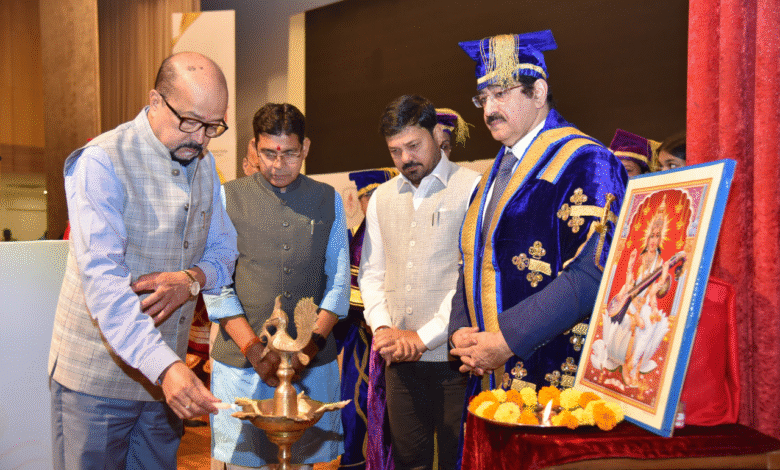 Governor Ramen Deka: Chhattisgarh is progressing in every field... The Governor presented medals to meritorious students at the convocation ceremony of OFT University.