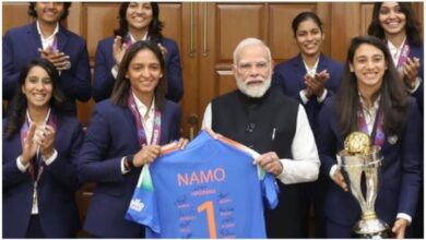 Women's World Cup Winner: Indian cricket team meets Prime Minister Modi...! Presents 'NaMo 1' jersey
