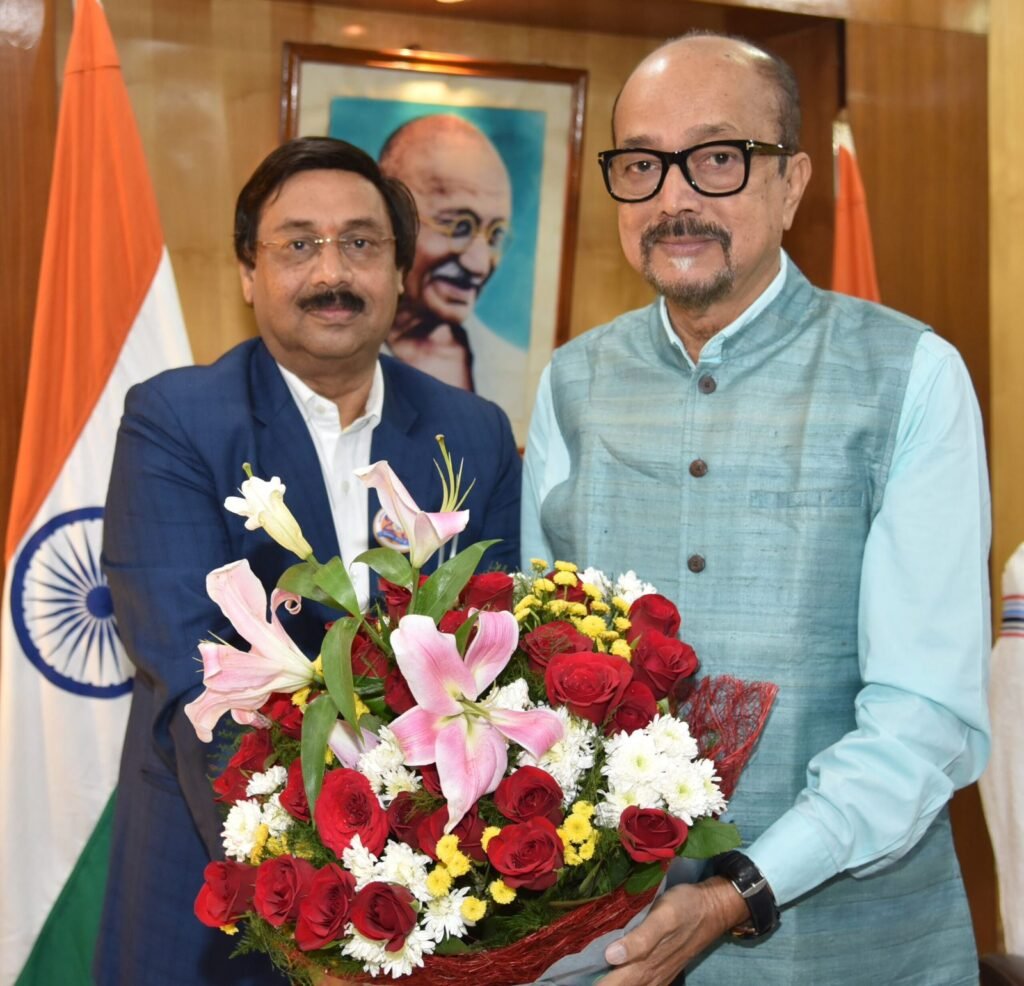 Service Extension : बिग ब्रेकिंग…! विधानसभा सचिव दिनेश शर्मा को मिली एक साल की सेवावृद्धि…अब नवंबर 2026 बने रहेंगे पद पर