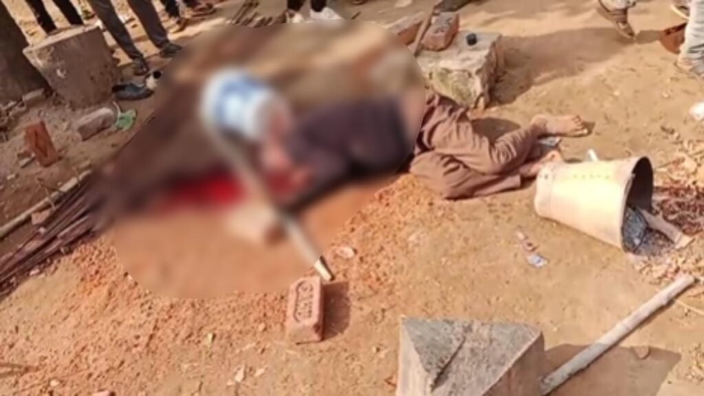 Killed with an Axe : सूरजपुर में अधेड़ की टांगी से हत्या…! घर के आंगन में पड़ा मिला खून से लथपथ शव…गांव में मचा हड़कंप