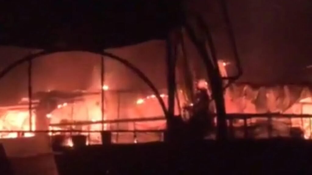 Massive Blast in Club : बिग ब्रेकिंग…! देर रात क्लब में भीषण ब्लास्ट…! 23 लोगों की दर्दनाक मौत…20 की दम घुटने से और 3 लोग जिंदा जले…CM ने बताया बेहद दर्दनाक…यहां देखें Video