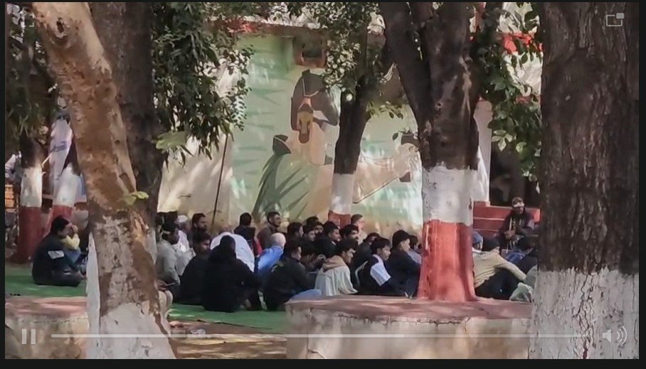 Bangladesh Violence : रायपुर से बड़ी खबर…! बांग्लादेश हिंसा के बीच राजधानी में अलर्ट…तहत तड़के 4 बजे से छापेमारी…अलग-अलग इलाकों से 1,000 से ज़्यादा बाहरी लोगों को उठाया…यहां देखें Video