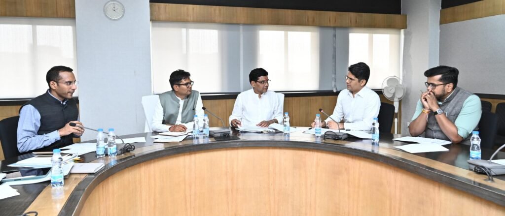 Budget 2026 : बजट 2026-27 के नवीन मदों पर अंतिम निर्णय के लिए मंत्री स्तरीय बैठकें…वित्त मंत्री ओपी चौधरी की अध्यक्षता में सभी प्रस्तावों को मंजूरी…CM के विभागों की चर्चा अलग से होगी