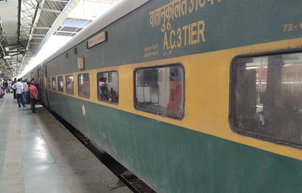 Railway Fare Update : रेलवे ने नए किराया ढांचे में किया बड़ा बदलाव…! 215 किमी तक कोई बढ़ोतरी नहीं…बढ़े हुए फेयर की लिस्ट यहां देखें