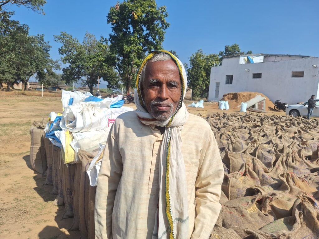 Online Token System : मृणाल मंडल ने धान विक्रय का सही मूल्य मिला, ऑनलाइन टोकन से आसान हुआ धान खरीदी