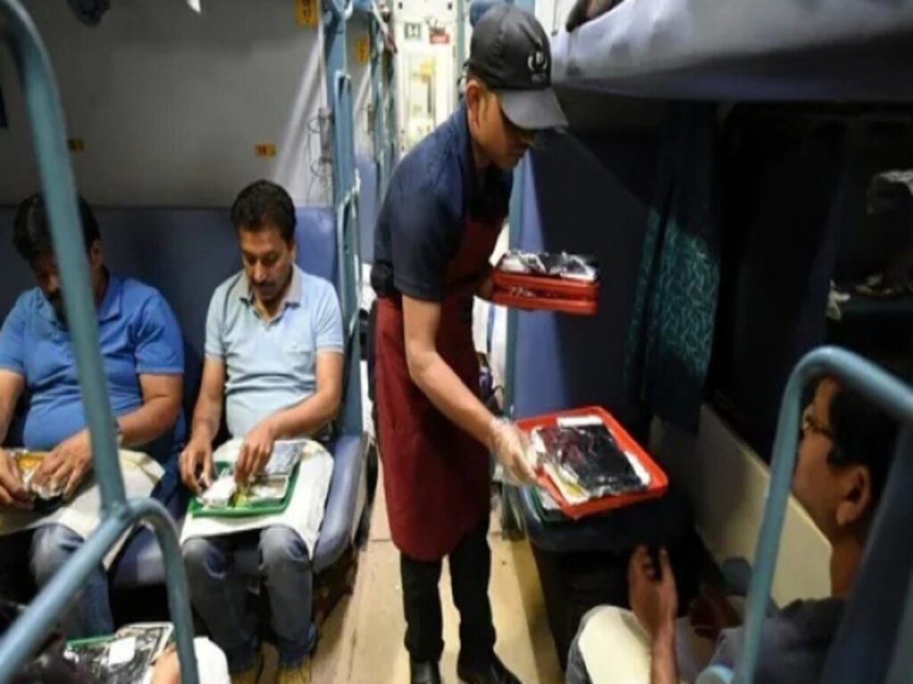 E-Catering Service : रेल यात्रियों को बड़ी सुविधा…! रेलवे में ई–कैटरिंग का बड़ा विस्तार…ब्रांडेड फूड से लेकर स्थानीय व्यंजन…अब आपके सीट पर होगा उपलब्ध…यहां देखें Step-by-Step प्रोसेस