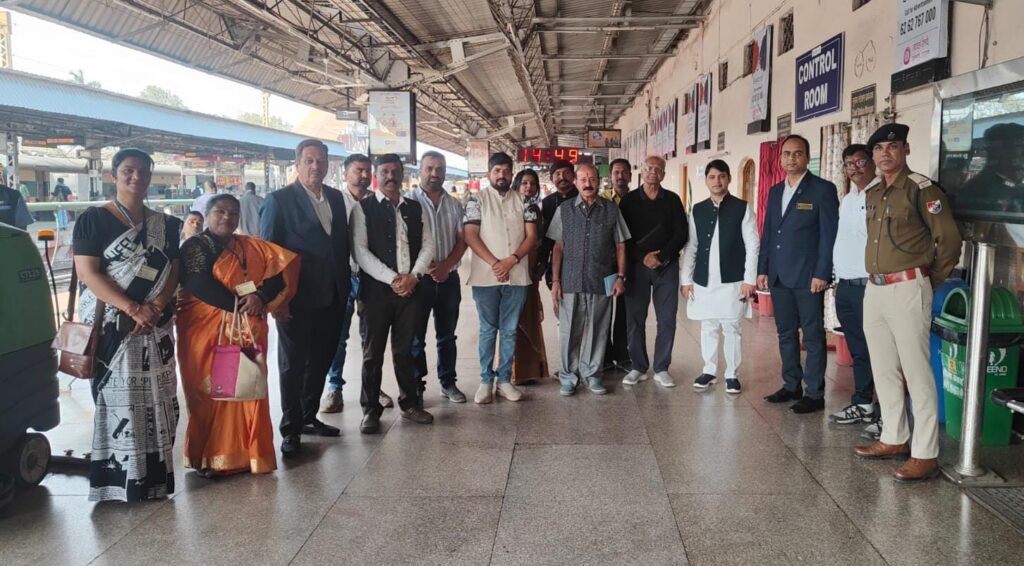 National Consumer Day : चैंबर और DRUCC के सदस्यों ने रायपुर रेलवे स्टेशन का किया निरीक्षण…! यात्रियों से लिया फीडबैक