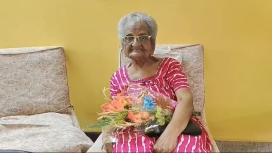 AIIMS : स्वार्थ से भरे दौर में 100 वर्षीय महिला डॉक्टर ने दुनिया को दिखाया मानवता का असली चेहरा…! अपनी जीवन भर की बचत के ₹3.4 करोड़ एम्स को कर दिए दान…कारण भी चौंकाने वाले