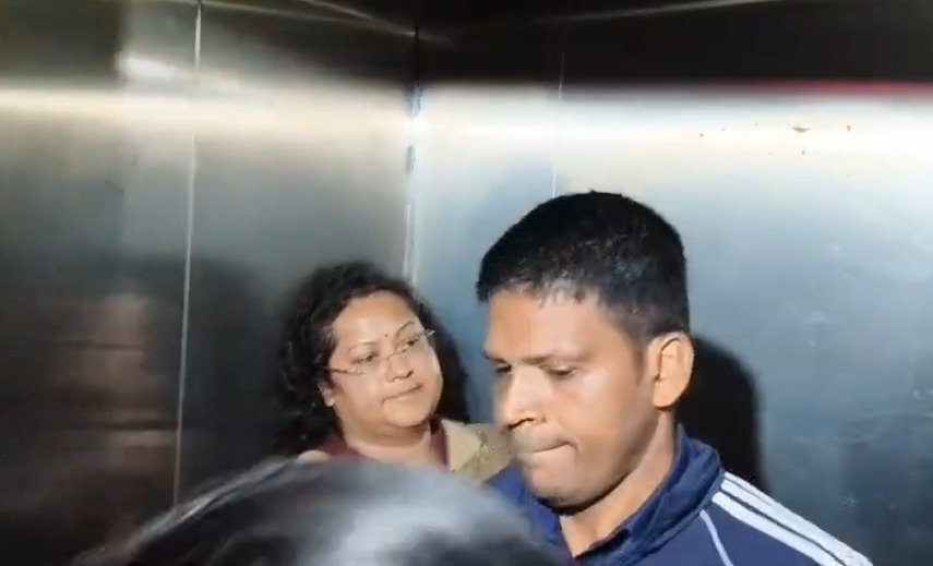 ED takes BIG Action : ब्रेकिंग न्यूज…दिनभर चली लंबी पूछताछ के बाद देर शाम सौम्या चौरसिया को किया गिरफ्तार…कोयला घोटाले के बाद अब शराब घोटाला ED ने कसा शिकंजा