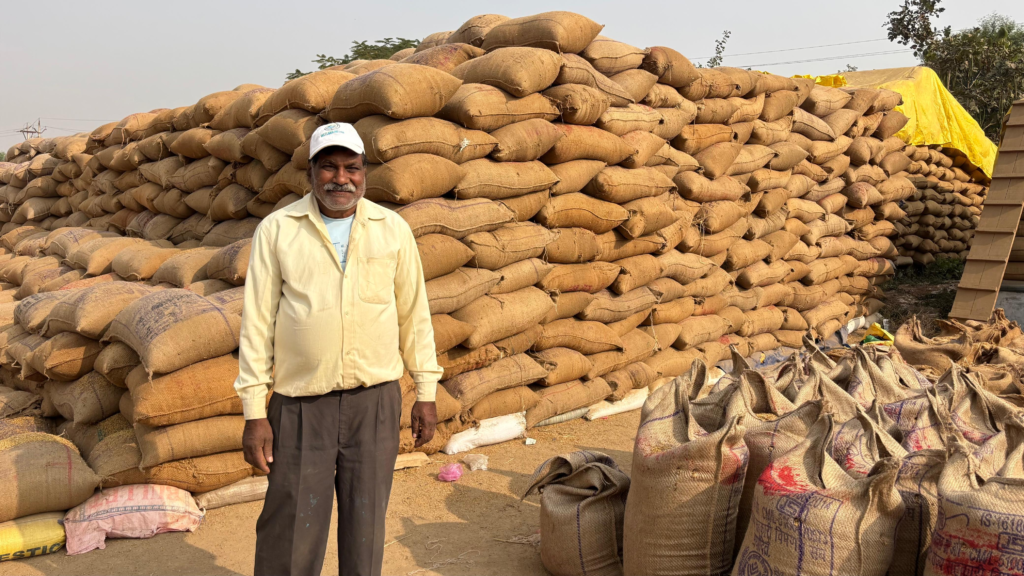 CG NEWS : धान की बेहतर कीमत ने बढ़ाया किसान युगल का हौसला, साढ़े सात एकड़ की खेती से संवर रहा परिवार का भविष्य