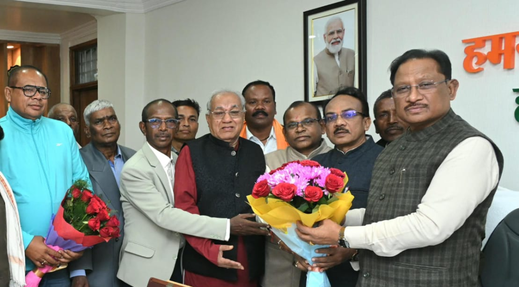 Courtesy Visit : मुख्यमंत्री विष्णु देव साय से हल्बा-हल्बी आदिवासी समाज के प्रतिनिधि मंडल की सौजन्य मुलाकात