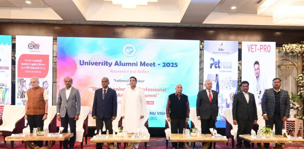 University Alumni Meet 2025 : कामधेनु विश्वविद्यालय में पूर्व छात्र-छात्राओं का मिलन समारोह संपन्न, अपने अपने अनुभवों को किया साझा