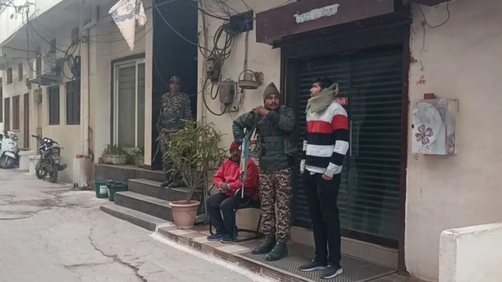 Mining Trader of MP : बिग ब्रेकिंग…जिला पंचायत उपाध्यक्ष अशोक विश्वकर्मा और तीन भाइयों के ठिकानों पर IT की दबिश…! तड़के 4 बजे पहुंची आयकर टीम