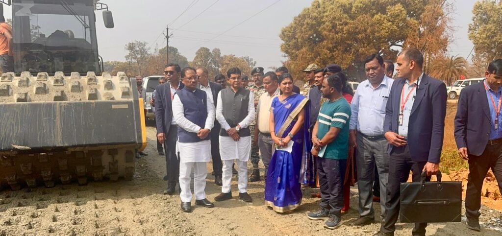 National Highway : नारायणपुर-कोंडागांव राष्ट्रीय राजमार्ग का मुख्यमंत्री साय ने किया निरीक्षण, एनएच-130डी से बस्तर को मिलेगा बेहतर सड़क कनेक्टिविटी का लाभ
