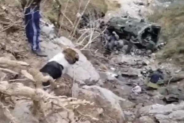 Army Martyrdom : हृदयविदारक खबर…! भारतीय सेना का वाहन अनियंत्रित होकर 200 फीट गहरी खाई में गिरी…10 जवान शहीद…यहां देखें VIDEO