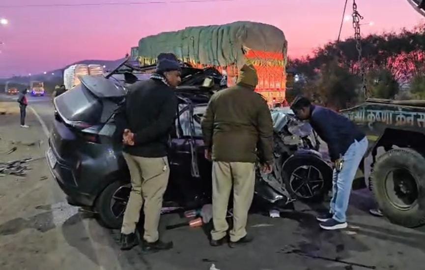 Indore Road Accident : मध्यप्रदेश से बड़ी खबर…! पूर्व गृहमंत्री की बेटी सहित तीन की मौत…अलसुबह भीषण सड़क हादसे में बुझा घर का चिराग
