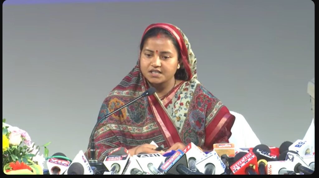 Mahtari Vandana Yojana Update : बड़ी खबर…! महतारी वंदन योजना के लिए फिर से खुलेगा एप्लीकेशन पोर्टल…सरकार के 2 साल पूरे होने पर मंत्री लक्ष्मी राजवाड़े का बड़ा ऐलान