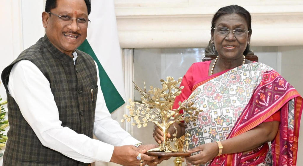 Courtesy Meet : मुख्यमंत्री विष्णुदेव साय ने राष्ट्रपति द्रौपदी मुर्मु से की सौजन्य मुलाकात, ‘बस्तर पंडुम 2026’ में किया आमंत्रित