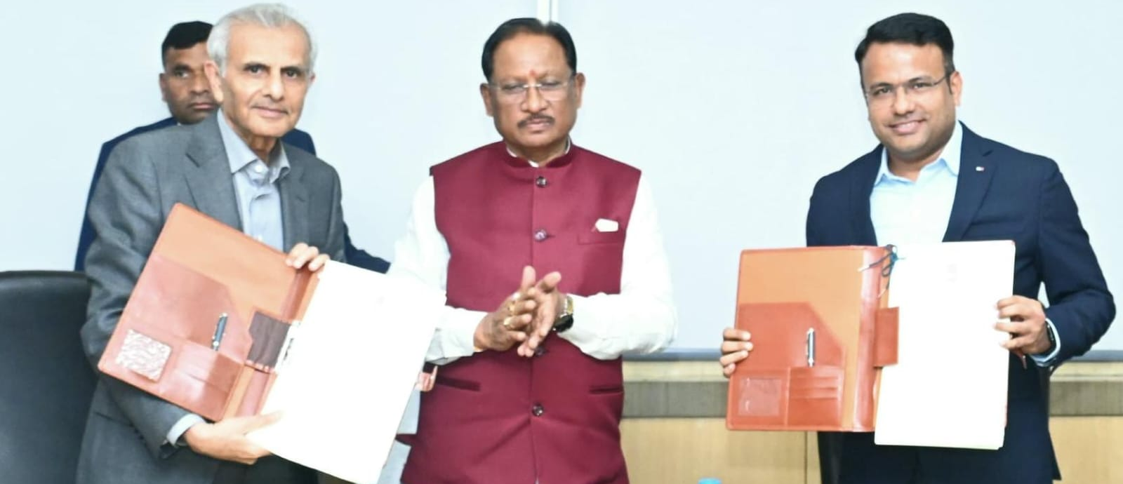 Medicity Development : मेडिसिटी विकास की दिशा में बड़ी उपलब्धि, चार माह में लीज और रजिस्ट्री पूरी, नवा रायपुर में हेल्थ इंफ्रास्ट्रक्चर को बड़ी मजबूती