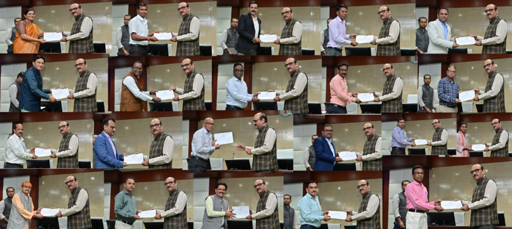 E-Office में उत्कृष्ट कार्य के लिए अधिकारी-कर्मचारी सम्मानित, मुख्य सचिव ने किया उत्कृष्ट अधिकारी-कर्मचारियों का सम्मान