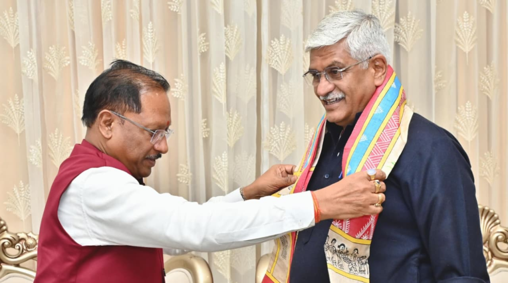 Courtesy Meet : केंद्रीय पर्यटन एवं संस्कृति मंत्री गजेन्द्र सिंह शेखावत ने मुख्यमंत्री विष्णुदेव साय से की सौजन्य भेंट