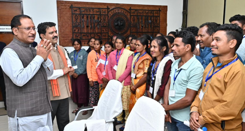 Courtesy Meet : बस्तर विकास के संकल्प के साथ मुख्यमंत्री साय की पंचायत प्रतिनिधियों से मुलाकात