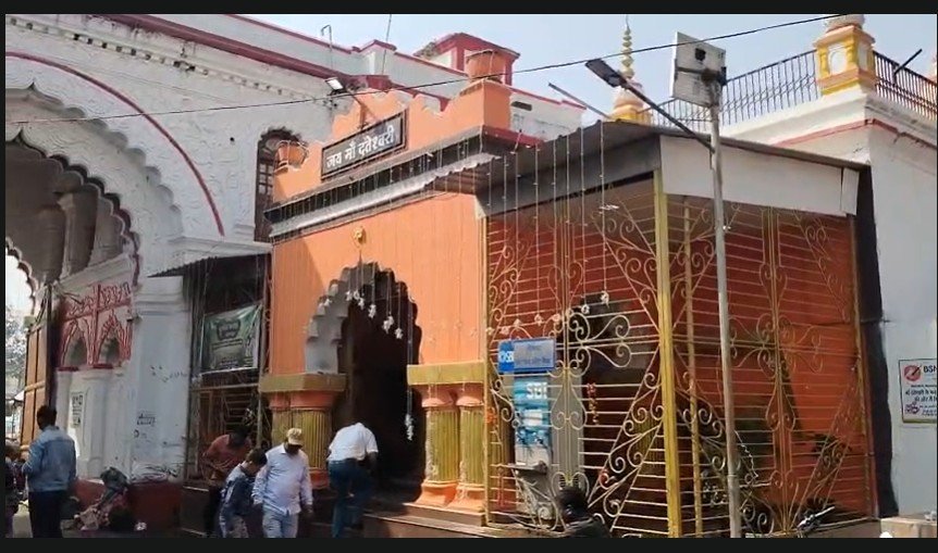 Danteshwari Temple Theft : बड़ी खबर…! जगदलपुर के दंतेश्वरी मंदिर में लाखों की चोरी…आधी रात को पीछे के रास्ते से घुसे चोर…VIDEO