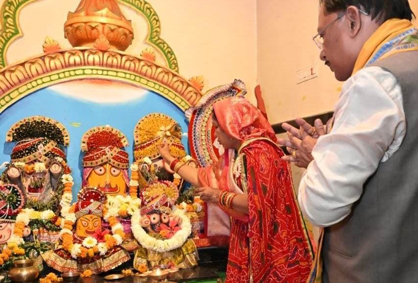 62nd Birthday पर मुख्यमंत्री विष्णुदेव साय ने श्री जगन्नाथ मंदिर में पूजा-अर्चना कर प्रदेशवासियों के सुख-समृद्धि की कामना की