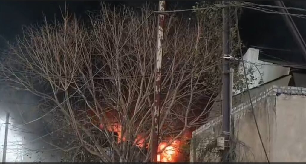 Company Fire : भीषण आग ने भनपुरी की डामर कंपनी में मचाई तबाही…! दमकल मौके पर सक्रिय…अफरा-तफरी का माहौल…यहां देखें VIDEO