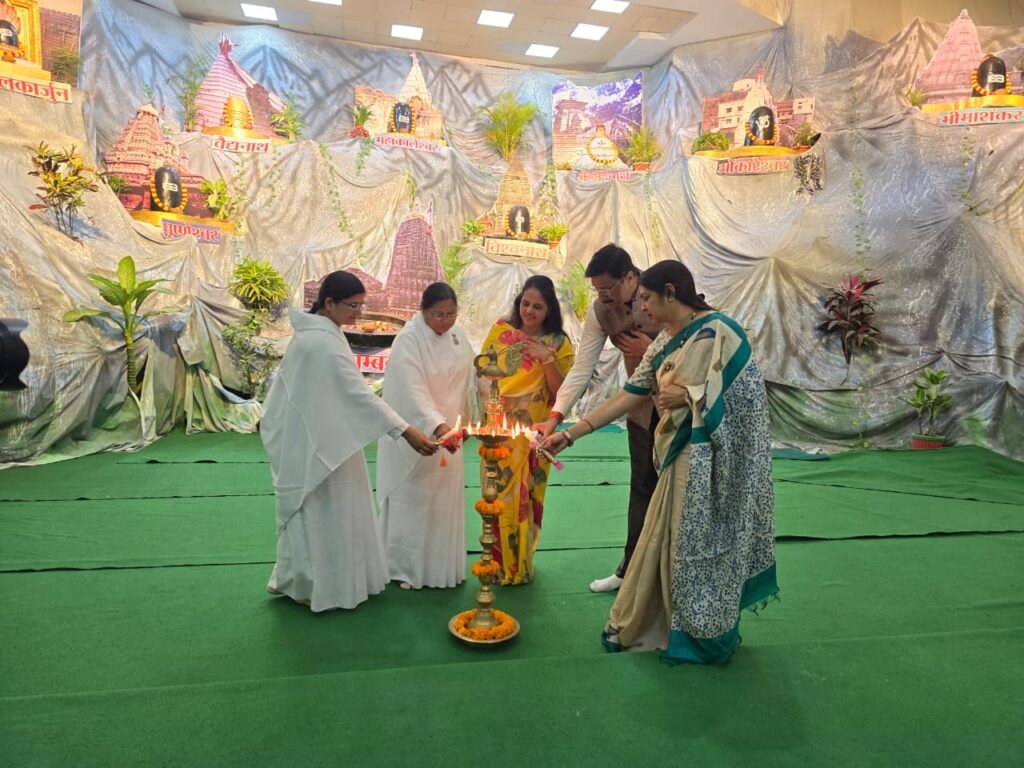 Mahashivratri : शांति सरोवर में महाशिवरात्रि महोत्सव की धूम…! पुलिस कमिश्नर ने किया द्वादश ज्योतिर्लिंग का उद्घाटन