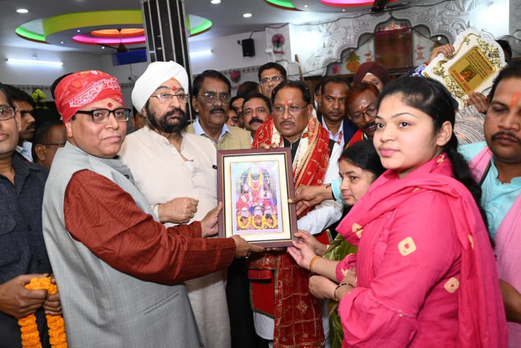 CM Vishnu : ने महालक्ष्मी मंदिर में की पूजा-अर्चना, प्रदेशवासियों की सुख-समृद्धि कामना की