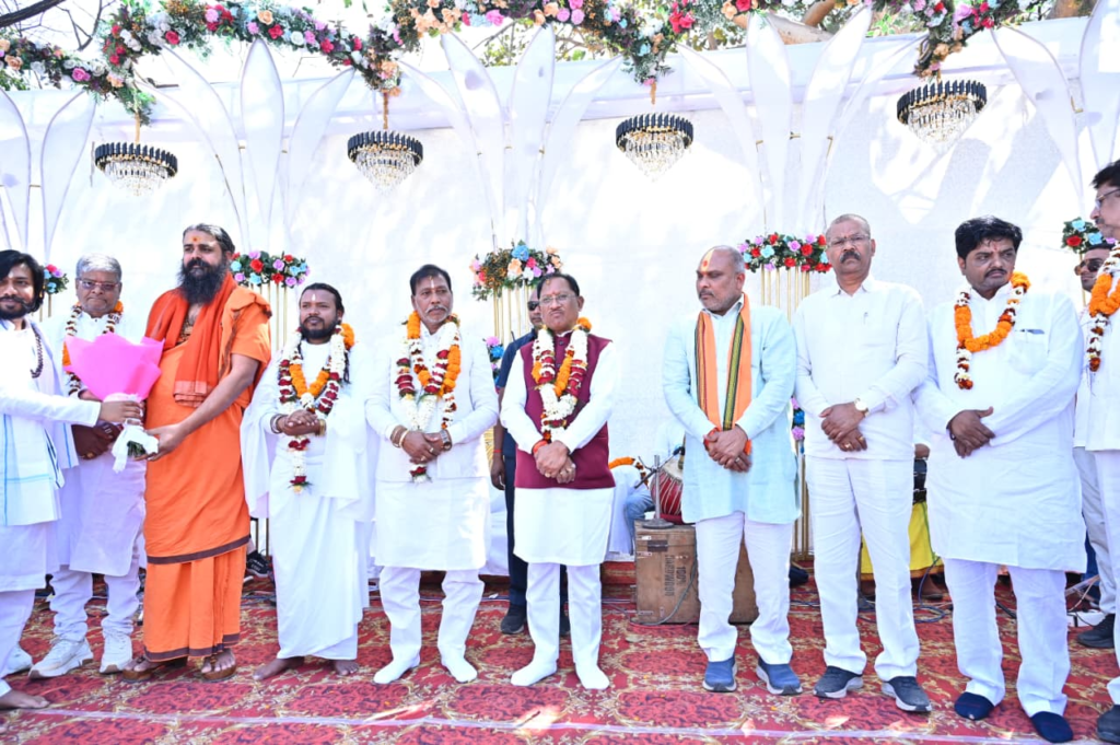 CM Vishnu ने ‘विशाल सतनाम सद्भाव पदयात्रा’ का किया शुभारंभ, गुरु घासीदास के अनुयायियों का दल पावन गिरौदपुरी धाम के लिए हुआ रवाना