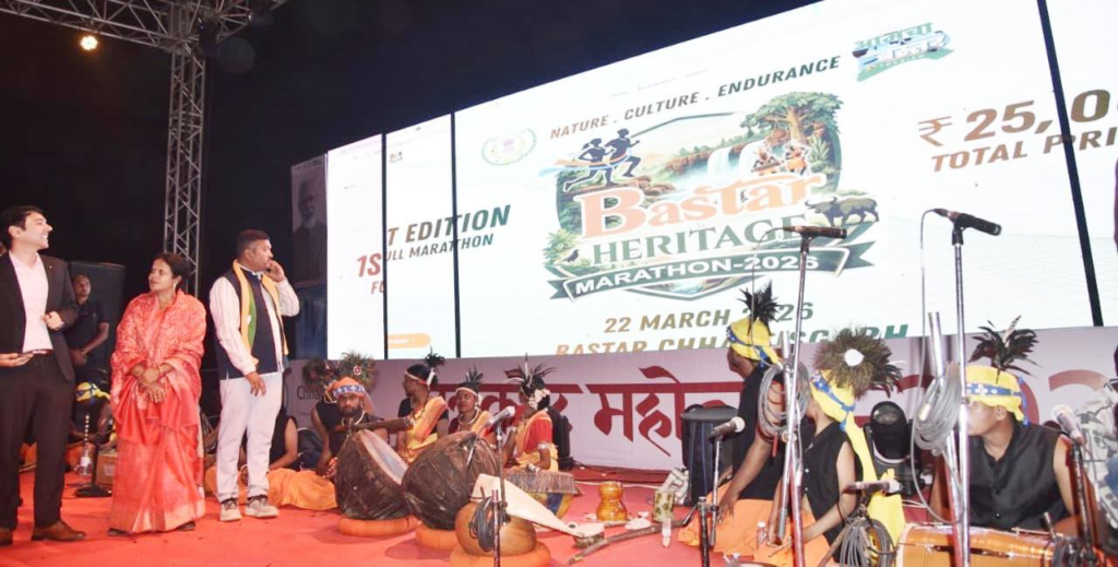 Bastar Heritage Marathon : बस्तर हेरिटेज मैराथन का आयोजन 22 मार्च को, वन मंत्री केदार कश्यप ने चित्रकोट महोत्सव के दौरान किया बस्तर हेरिटेज मैराथन के लोगो का अनावरण
