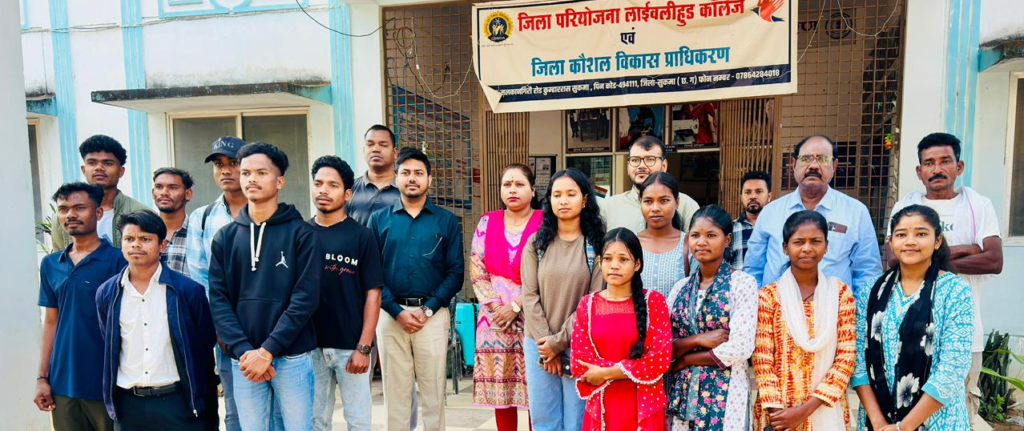 Sukma Development : नक्सल प्रभावित सुकमा से आत्मनिर्भरता की ओर बढ़ते कदम, आकांक्षा प्रोजेक्ट के तहत 35 युवा रोजगार हेतु चेन्नई रवाना