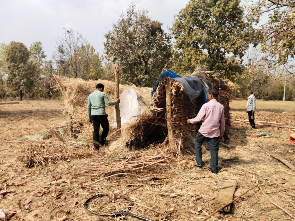 Strict Action : वन विकास निगम ने हटाया अवैध अतिक्रमण…ग्रामीणों का मिला सहयोग