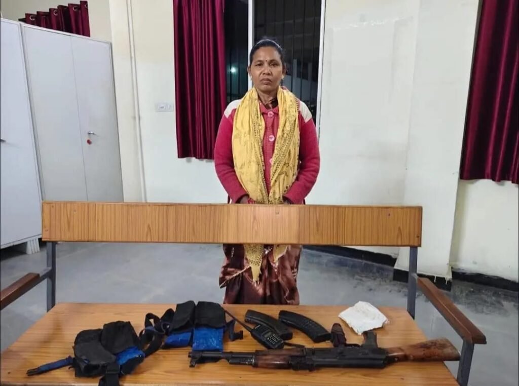 Female Naxalite Surrenders : कांकेर से सामने आई बड़ी खबर…! AK-47 के साथ महिला नक्सली ने किया सरेंडर