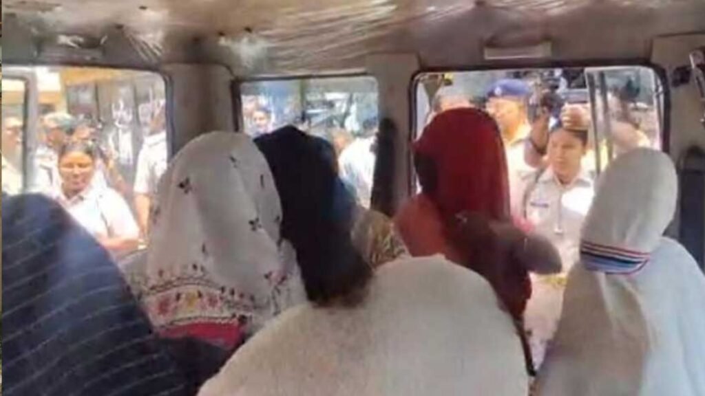 Sex Racket Busted : ब्रेकिंग…कवर्धा के एक रिहायशी इलाके में चल रहा था सेक्स रैकेट..! 3 युवतियां और दलाल गिरफ्तार