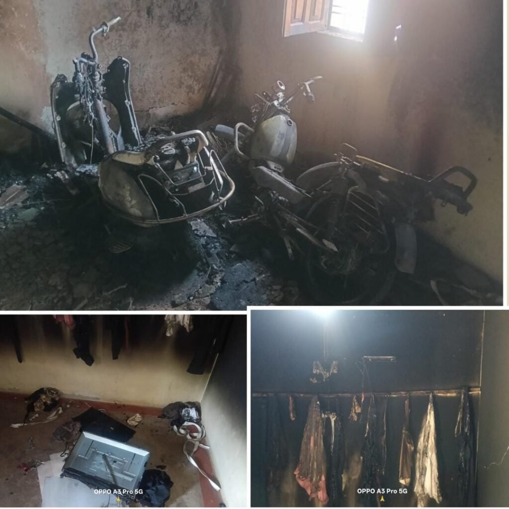 Short Circuit Fire : तस्वीर से आग के कहर का अंदाजा लगाए…! घर जलकर खाक…धधकती लपटों के बीच 7 बच्चों को मौत के मुंह से खींच लाए परिजन…यहां देखें भयावह मंजर VIDEO