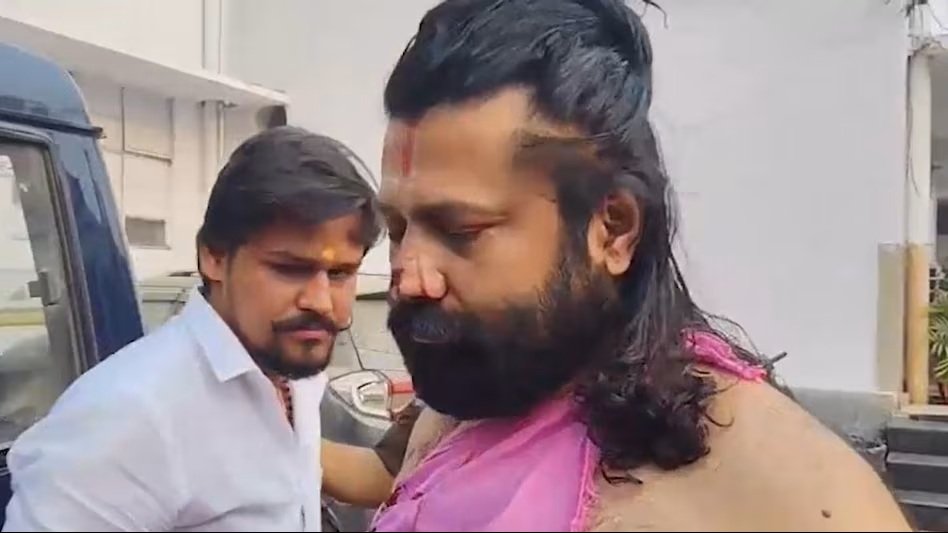 POCSO Act Case : बिग ब्रेकिंग…! आशुतोष ब्रह्मचारी पर चलती ट्रेन में धारदार हथियार से हमला…नाक काटने की कोशिश…टॉयलेट में खुद को बंद कर बचाया जान…यहां देखें