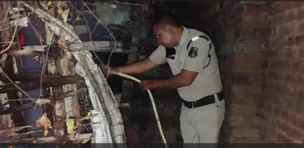 Gas Cylinder Blast : बिलासपुर से दिल दहला देने वाली खबर…! फ्रिज में जोरदार ब्लास्ट के बाद लगी भीषण आग…महिला की जिंदा जलकर मौत…यहां देखें बैक टू बेक VIDEO