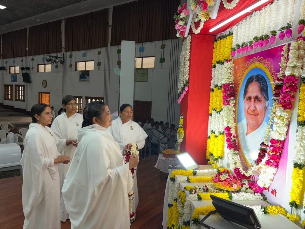 Dadi Janki Shradhanjali : आध्यात्मिक विभूति दादी जानकी को भावभीनी श्रद्धांजलि…! रायपुर शांति सरोवर में सेवा और साधना को किया नमन