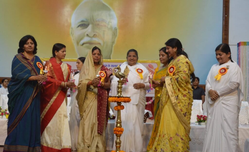 Nari Shakti : महिला दिवस पर शांति सरोवर में आध्यात्मिक सम्मेलन…! ‘वंदे मातरम से स्वर्णिम भारत’ विषय पर वक्ताओं ने रखे विचार