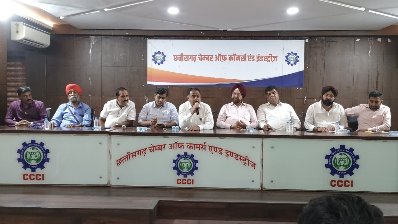 Chamber Of Commerce : रायपुर में 5 से 9 बजे तक मालवाहक वाहनों पर रोक का विरोध…! व्यापारियों ने जताई नाराजगी…प्रशासन से जल्द समाधान की मांग