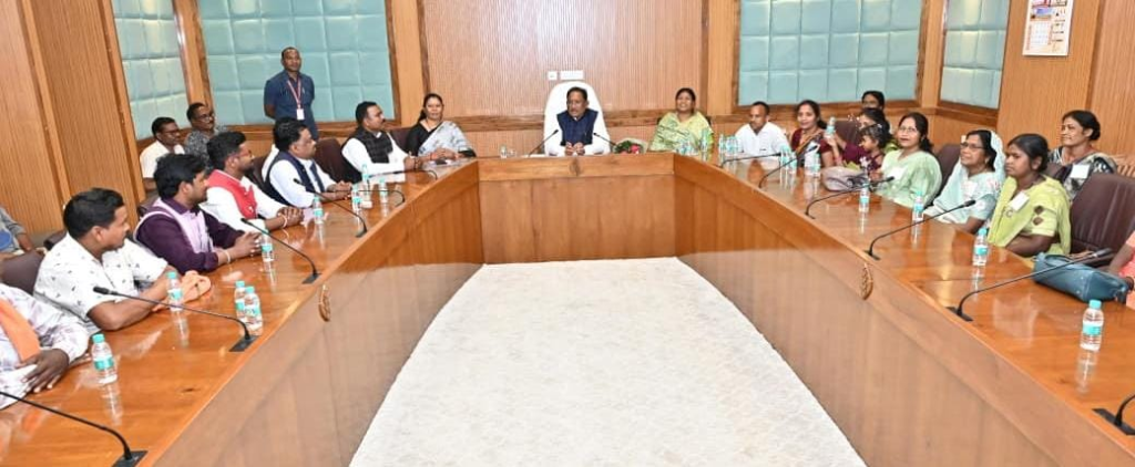 CM Vishnu : ग्रामीण विकास में सरपंचों की है महत्वपूर्ण भूमिका, मुख्यमंत्री से जशपुर जिले के सरपंचों ने की मुलाकात