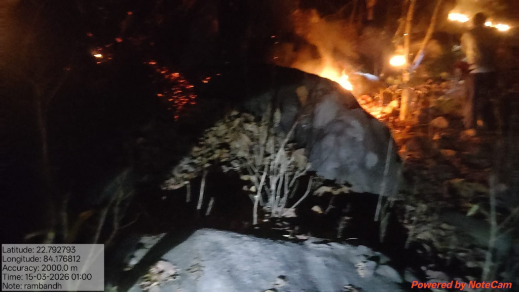 Forest Department की तत्परता से टली बड़ी वन क्षति, जशपुर वनमंडल में दो स्थानों पर लगी आग पर रातों-रात पाया गया नियंत्रण