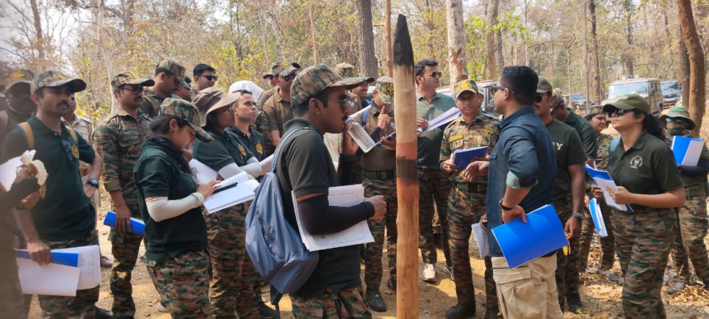 CG IFS : प्रशिक्षु आईएफएस अधिकारियों ने लघु वनोपजों से उत्पाद बनाने की प्रक्रिया देखी, प्रशिक्षु अधिकारियों ने जल, मृदा संरक्षण और वन प्रबंधन का लिया प्रशिक्षण